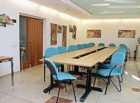 Hotel Maxim Svaty Jur Luaran gambar