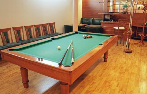 Hotel Maxim Svaty Jur Luaran gambar