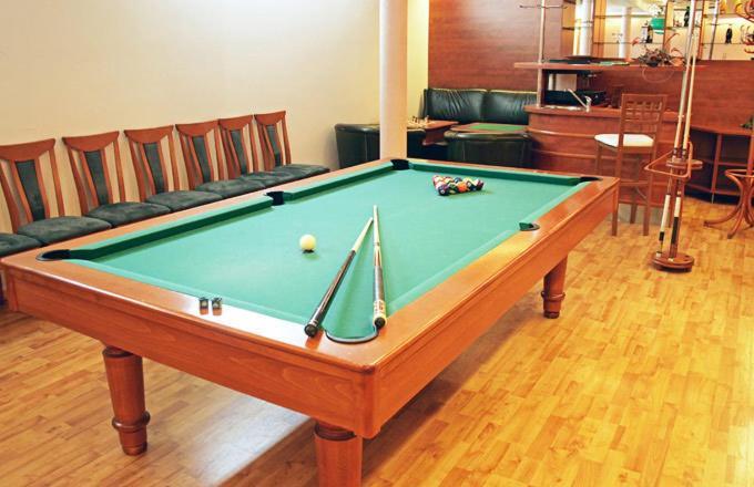 Hotel Maxim Svaty Jur Luaran gambar