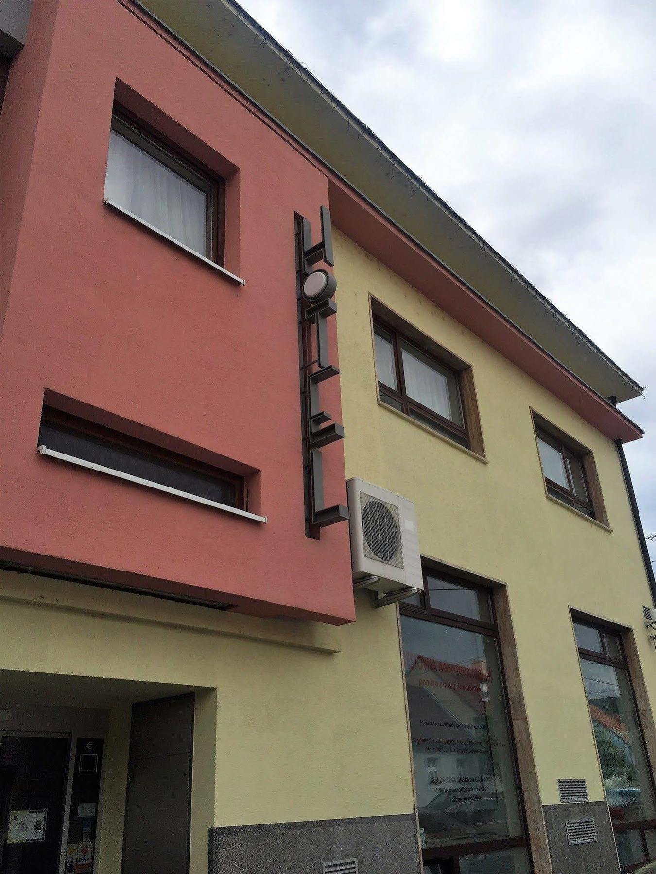 Hotel Maxim Svaty Jur Luaran gambar