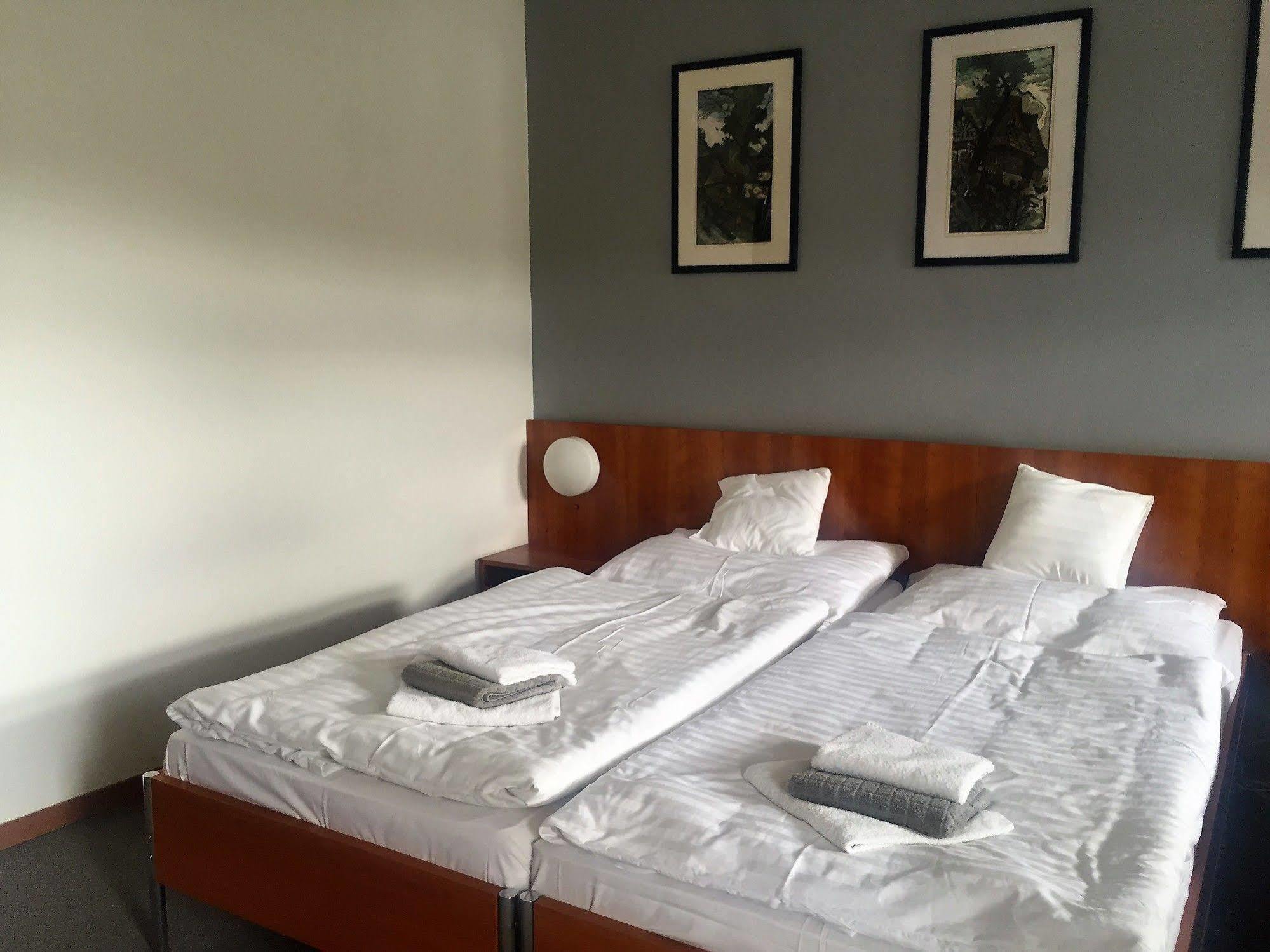 Hotel Maxim Svaty Jur Luaran gambar