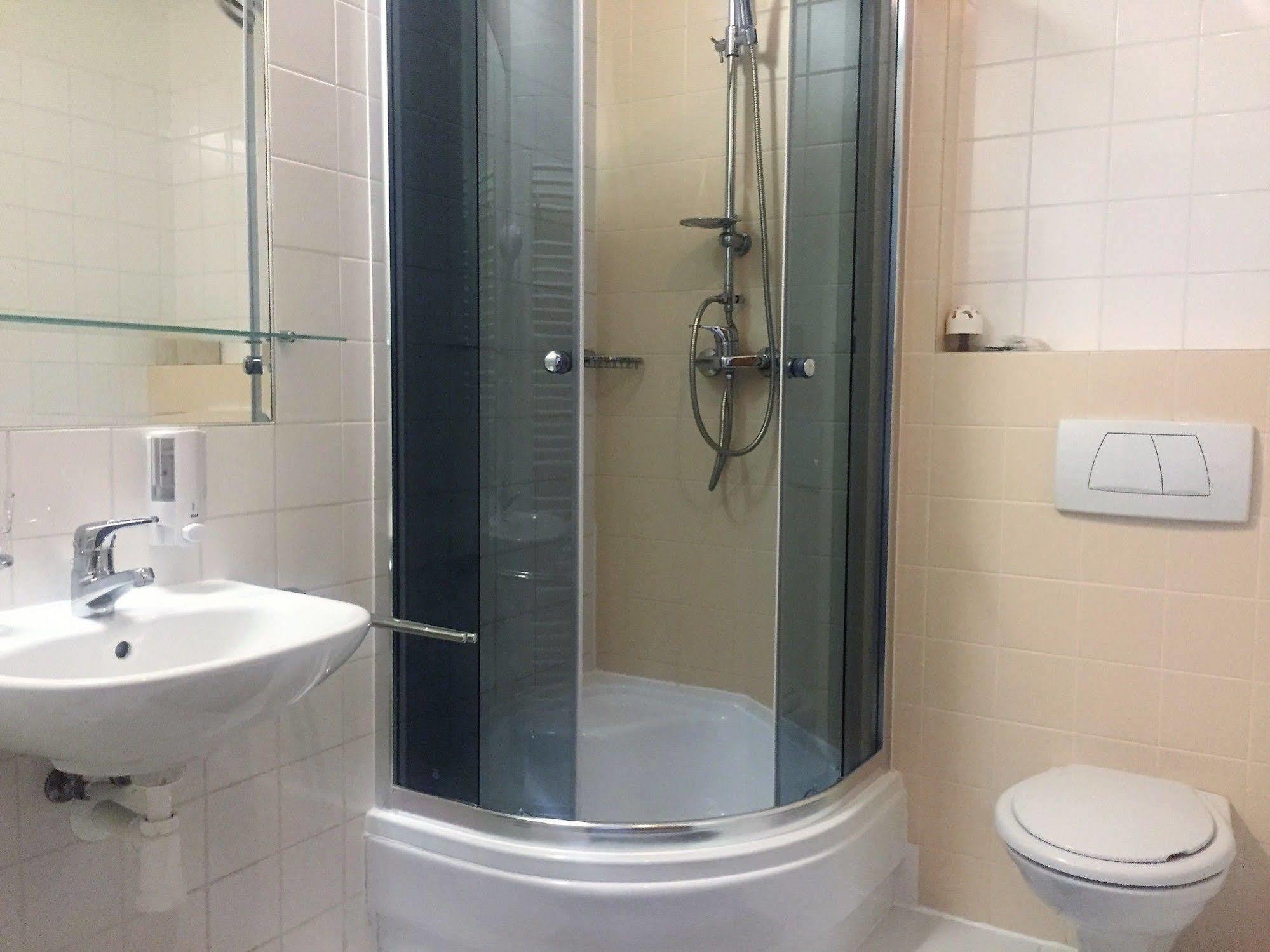 Hotel Maxim Svaty Jur Luaran gambar