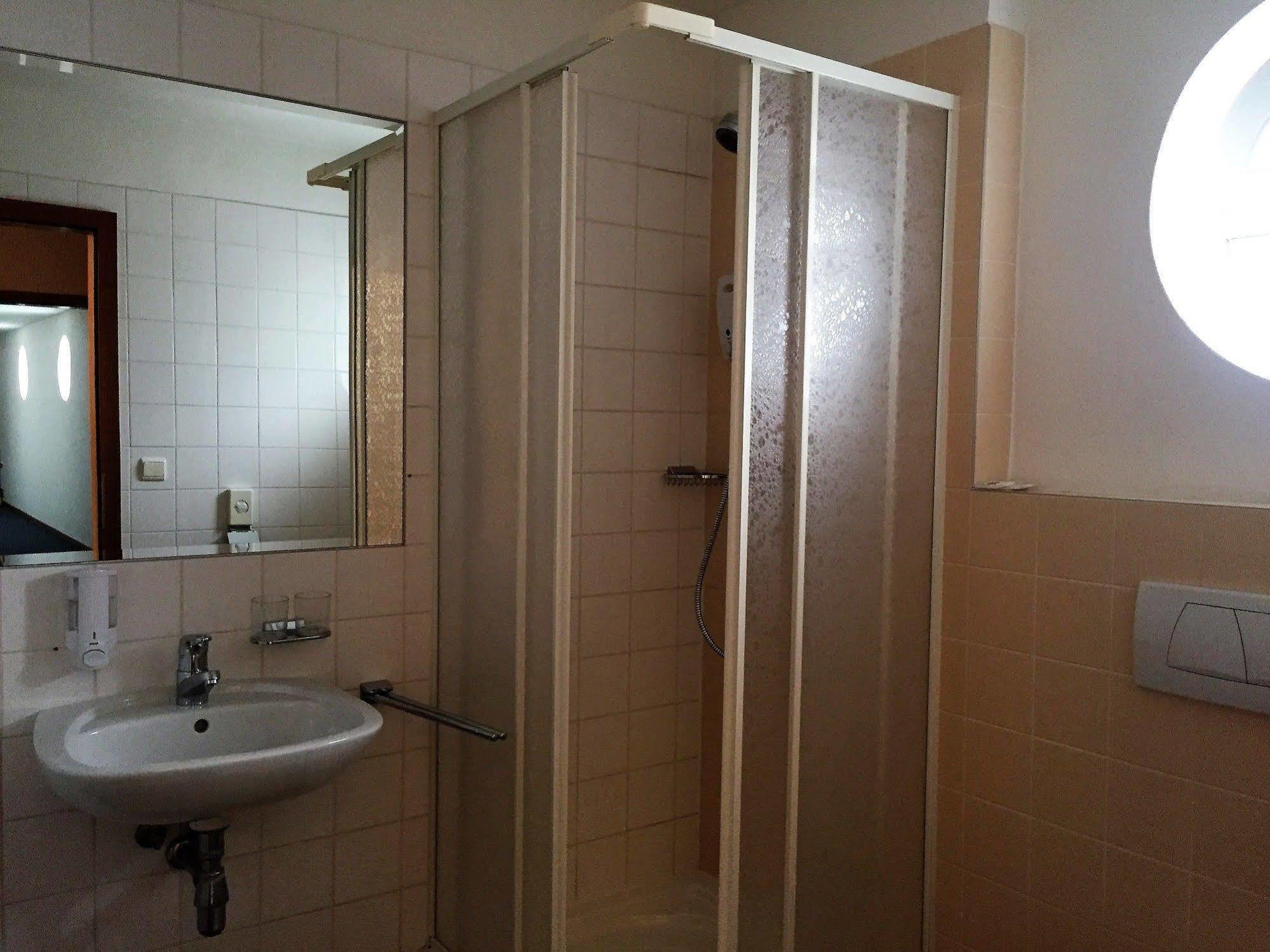 Hotel Maxim Svaty Jur Luaran gambar