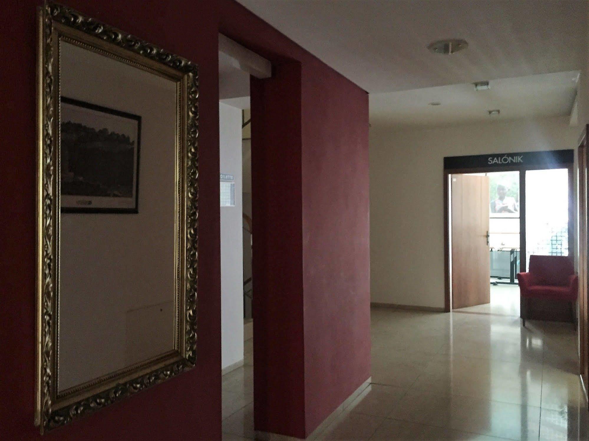Hotel Maxim Svaty Jur Luaran gambar